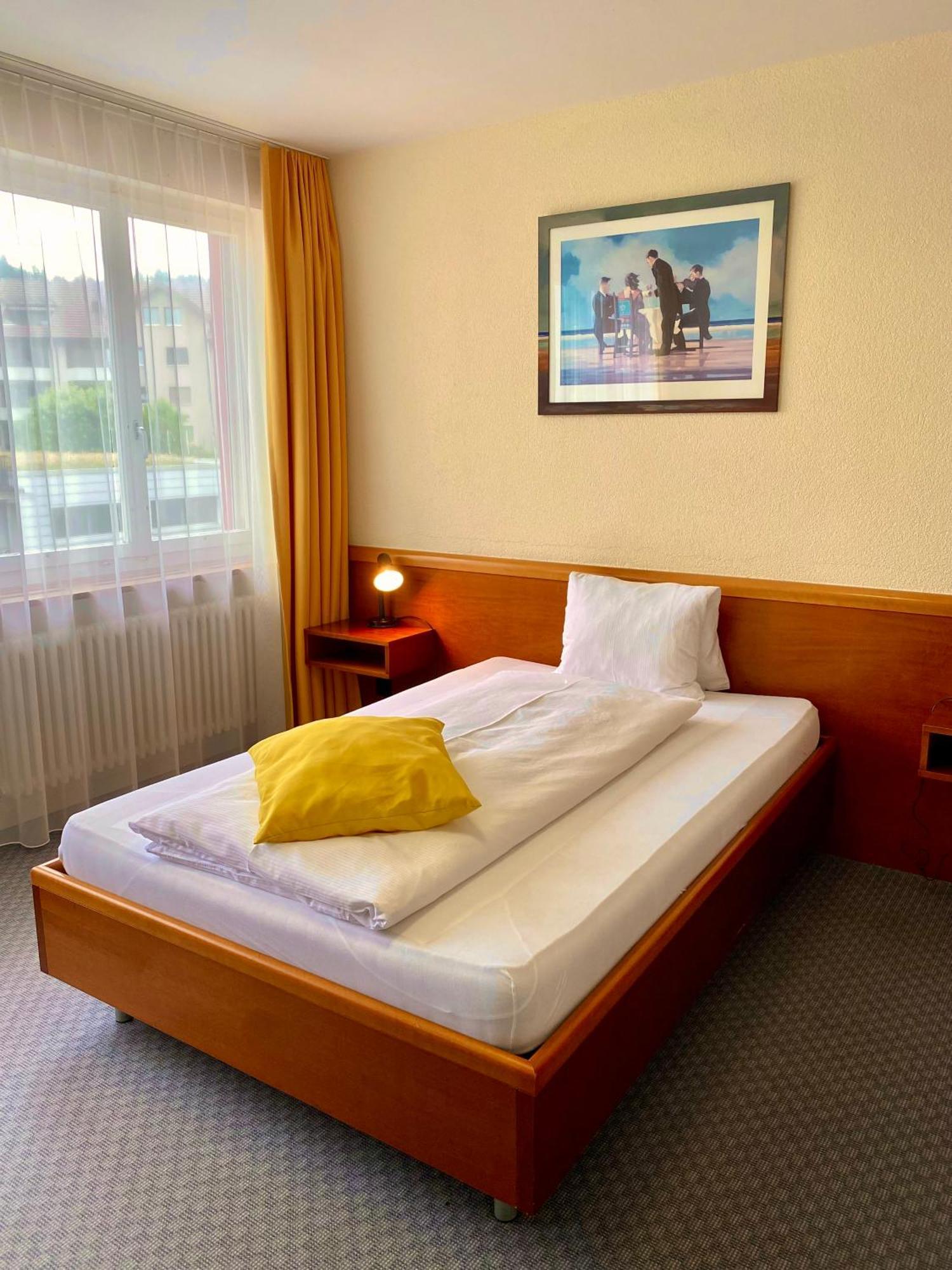 Hotel Zum Roten Loewen Hildisrieden Buitenkant foto